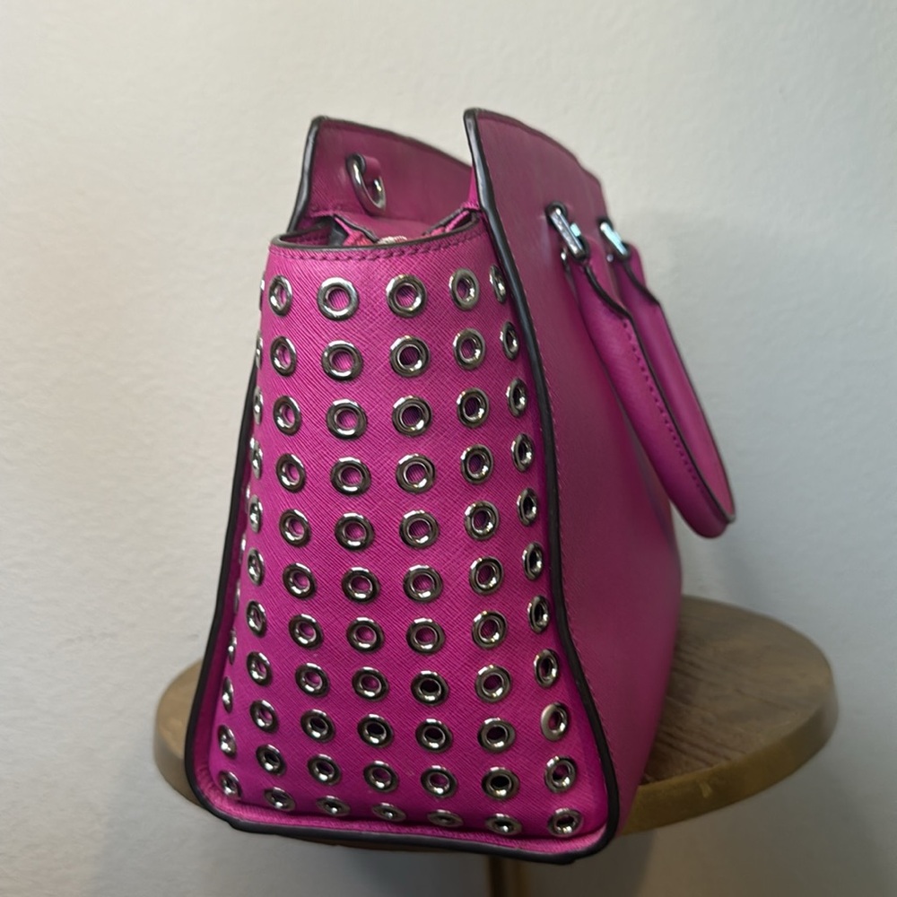 MICHAEL KORS SELMA Grommet
Saffiano Leather LG Satchel, Fuchsia pink, GUC - Picture 6 of 17